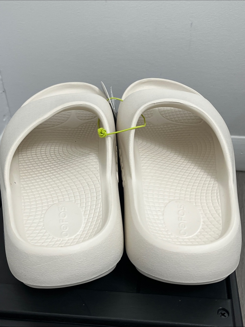 Oofos Ooahh plus + chalk slides sandals women’s size 8 men’s size 6 new - Picture 5 of 7